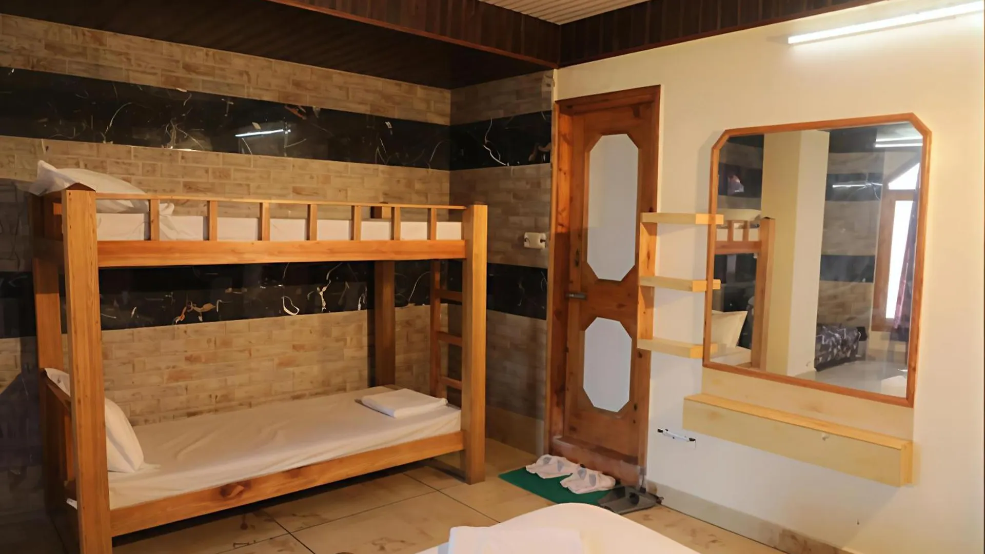 Hotel Sita Inn Near Mall Road - Free Wifi And Mountain View Shimla 0*,  India